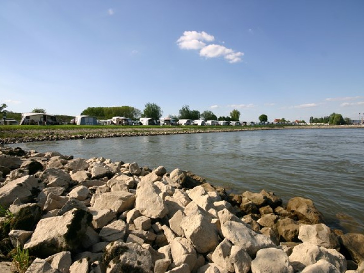 Camping Waalstrand 01.JPG